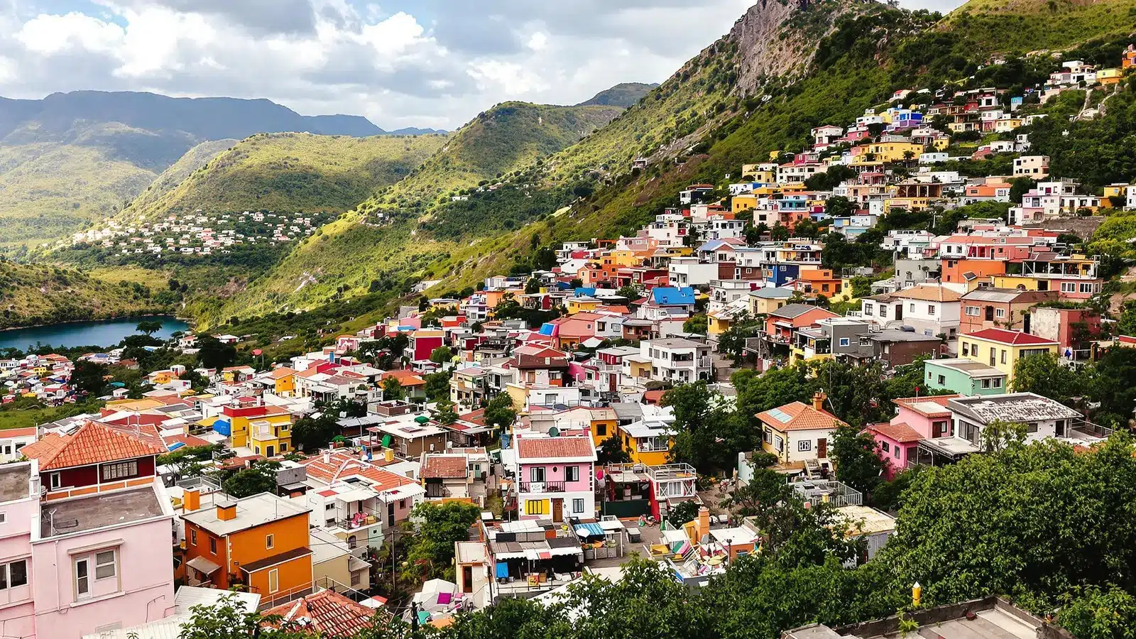Guatape un village colorée dans les andes colombiennes