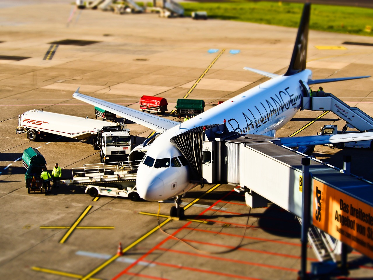 Un avion qui embarque des passager 