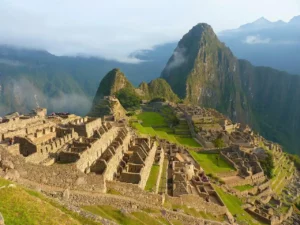 Lire la suite à propos de l’article Machu Picchu : Guide Complet 2025 de la Citadelle Perdue des Incas