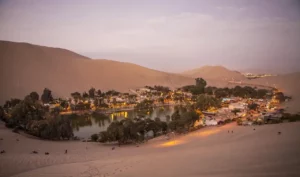 Lire la suite à propos de l’article Huacachina : Guide Complet 2025 de l’Oasis Magique du Pérou