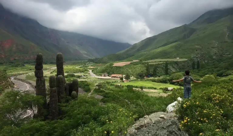 Lire la suite à propos de l’article Salta, la Perle du Nord-Ouest Argentin : Guide Complet 2025