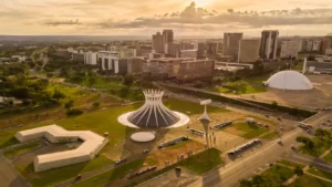 Lire la suite à propos de l’article Brasília : Guide Complet pour Visiter la Capitale Futuriste du Brésil