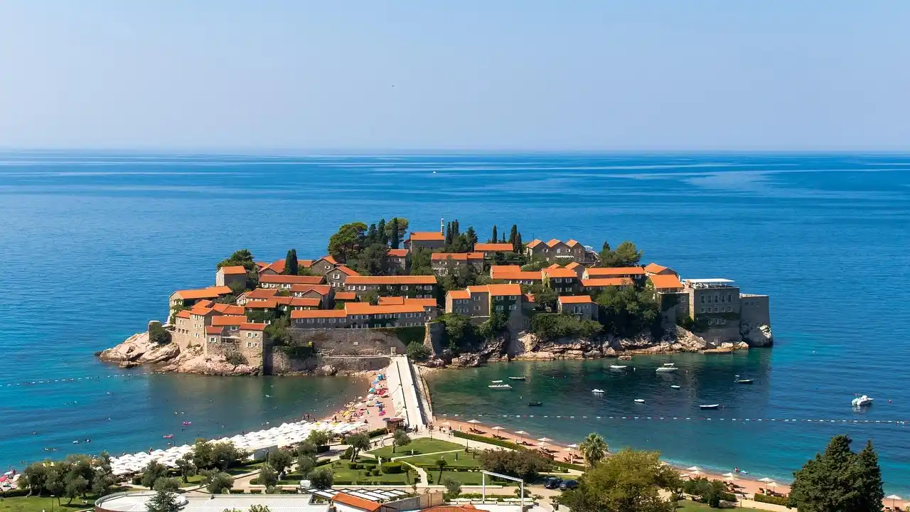 Lire la suite à propos de l’article Budva : Guide Complet 2025 pour Découvrir la Perle de l’Adriatique