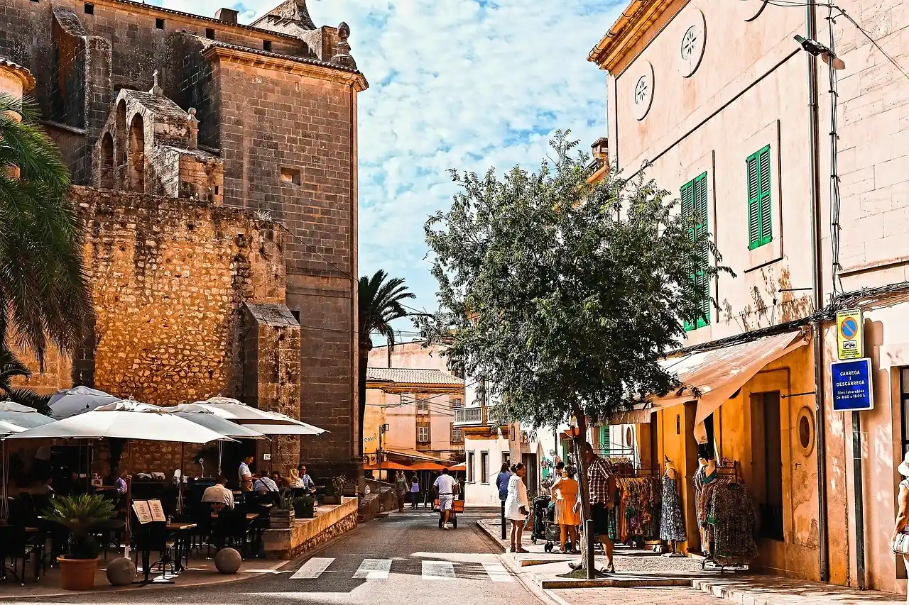 Lire la suite à propos de l’article Hotel Minorque : Guide Complet pour Choisir Votre Hébergement Idéal