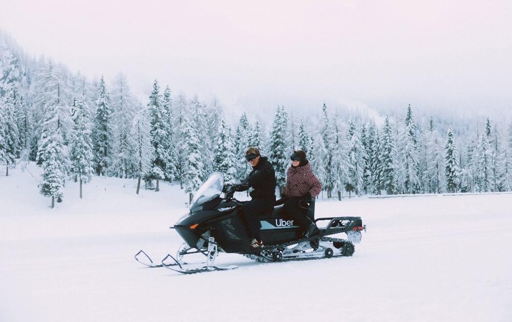 JO d’hiver : Uber mise sur la motoneige pour faire découvrir l’envers du décor à Cortina