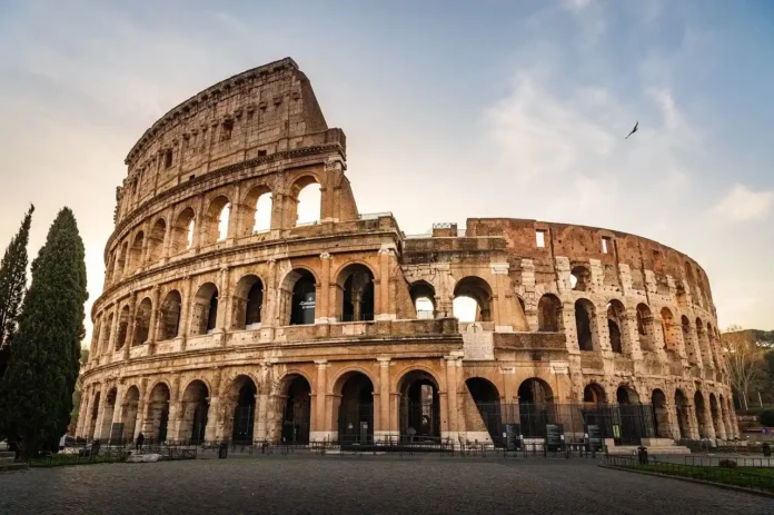martinophuc-italy-9505450_1280_11zon vue sur le colisée de rome