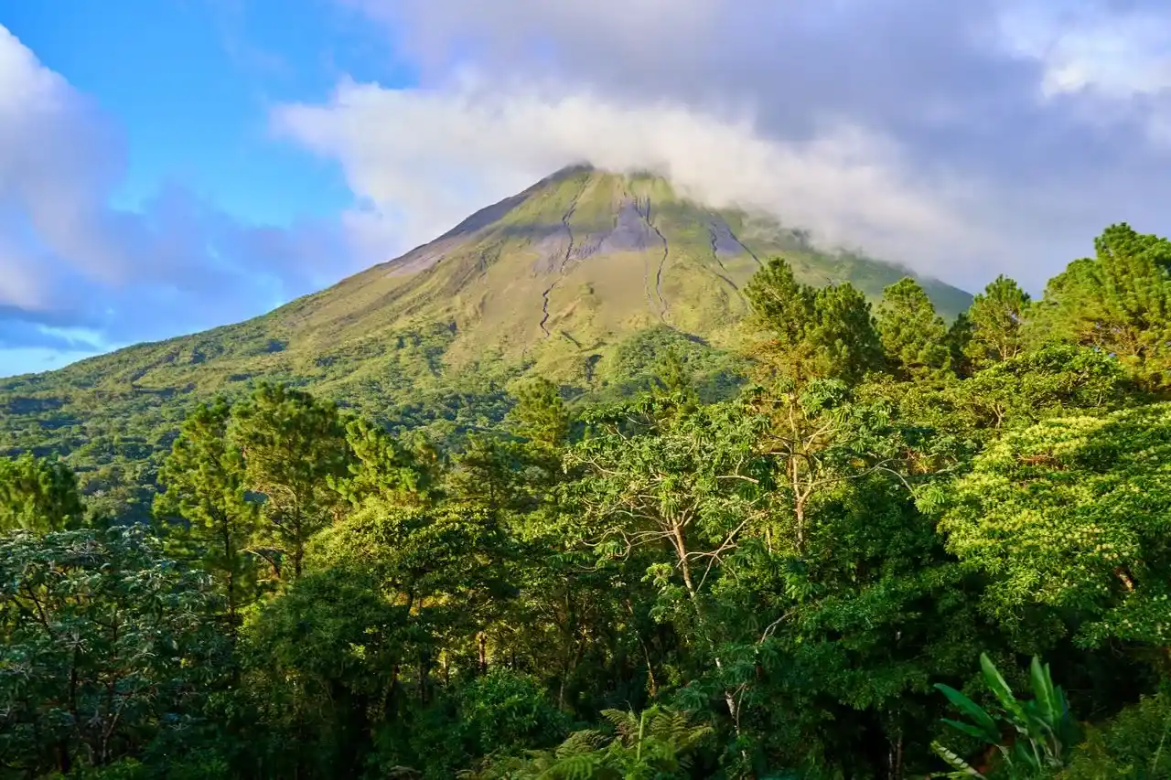 Vue sur le volcan la fortuna au costa rica