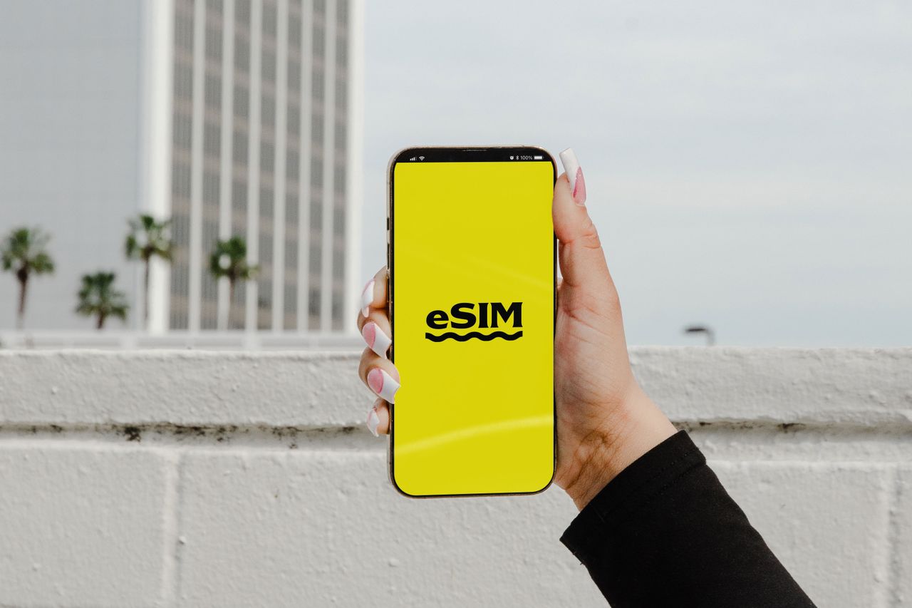 un téléphone avec lequel on utilise une esim