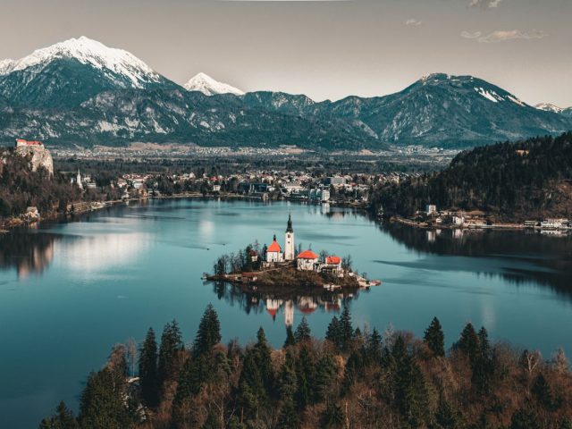Vue sur le lac de bled en slovenie