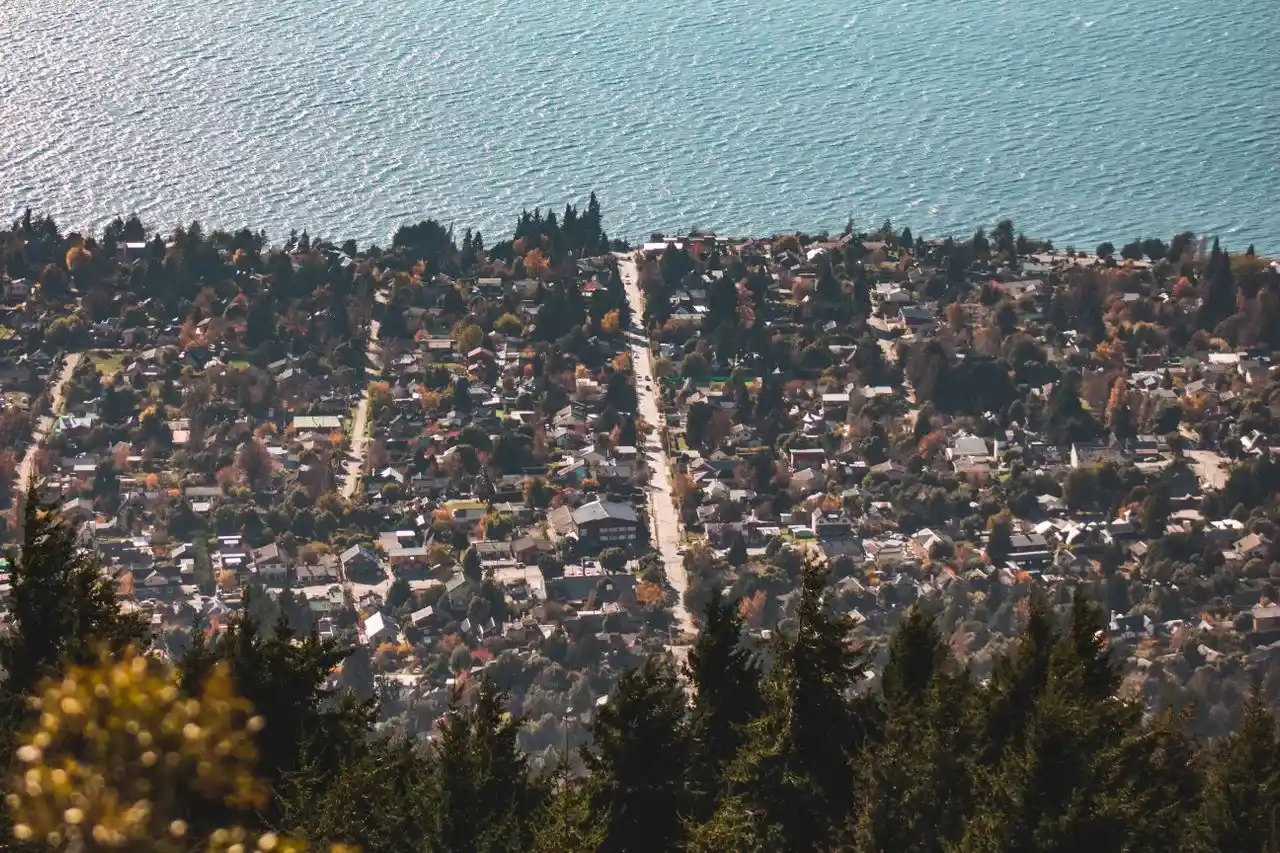 Vue sur bariloche depuis le ciel